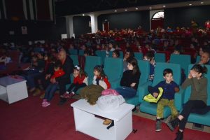 Bursa'da Mudanyalı &ccedil;ocuklar tiyatroda buluştu
