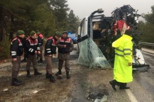 Bursa'dan yola çıkan yolcu otobüsü Muğla'da devrildi