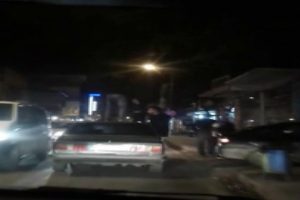 Otomobilin &uuml;st&uuml;nde tehlikeli yolculuk