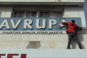 Skandal başlık sonrası gazeteye &ouml;fke yağıyor