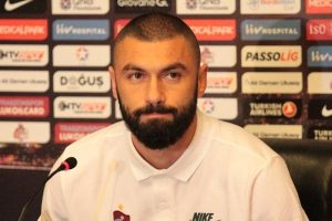 Burak Yılmaz'dan transfer tepkisi