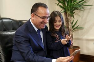 Bozdağ, Minik Ayşe'yi ağırladı