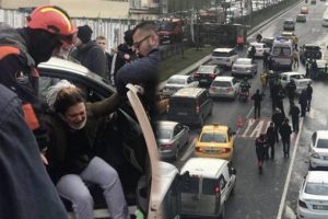 &Ccedil;&ouml;p kamyonu dehşeti: 3 yaralı