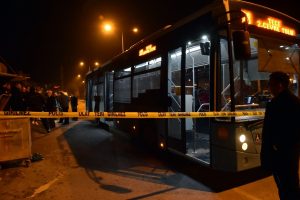 Belediye otobüsüne molotoflu saldırı: 3 yaralı