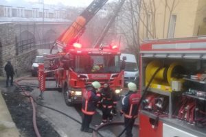 İtalyan Lisesi'ne ait binada yangın paniği