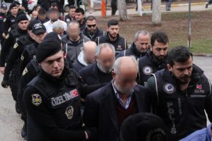 Tefeci &ccedil;ete adliyede katip ayarlamış