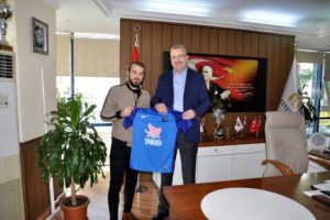 Karacabey Birlikspor, Aziz Ceylan ile s&ouml;zleşme imzaladı