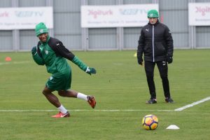 Bursaspor'un yeni transferi ilk idmanına &ccedil;ıktı