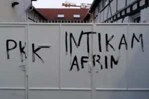 Almanya'da PYD/PKK yandaşları camiye saldırdı