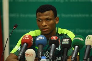 Bursaspor, Abdullahi Shehu ile s&ouml;zleşme imzaladı