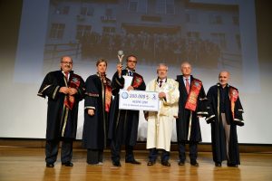 Bursa'da &uuml;niversitede en başarılı akademisyenler &ouml;d&uuml;llerini aldı