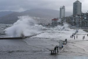 İzmir'de vapur seferleri iptal edildi