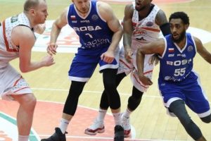 Banvit liderliğini korudu