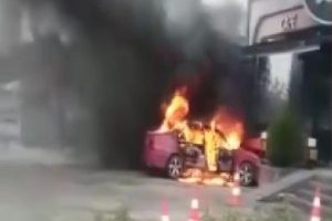 LPG'li otomobil alev alev yandı