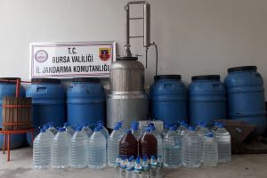 Bursa'da sahte i&ccedil;ki &uuml;reticisine şafak baskını