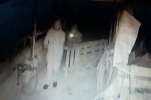 Bursa'da kar maskeli jenerat&ouml;r hırsızları kamerada