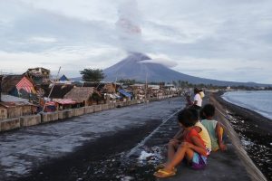 Mayon durulmuyor: 85 bin kişiye tahliye
