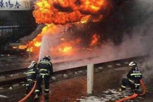 &Ccedil;in'de hızlı tren alev aldı
