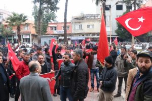 40 ara&ccedil;lık konvoyla gelip askerlik şubesine başvurdular