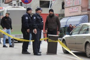 Sokakta yaşayan kimsesiz şahsı silahla vurdular