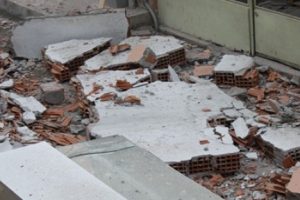 Tokat'ta &uuml;zerine beton par&ccedil;ası d&uuml;şen kişi &ouml;ld&uuml;