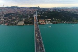 İstanbul Boğazı turkuaza boyandı