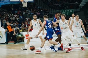 Anadolu Efes İspanya'da kaybetti