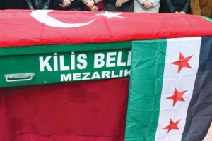 Camiden &ccedil;ifte bayrakla uğurlama