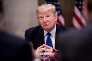 Van Gogh tablosu isteyen Trump'a altın klozet teklif ettiler