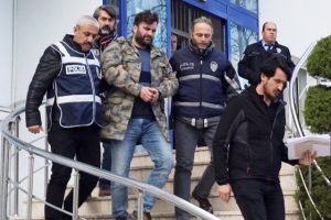Bursa'da kayınpeder ve damadını &ouml;ld&uuml;ren zanlı adliyeye sevk edildi
