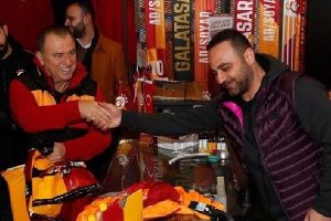Galatasaraylı futbolcular da Yellow Friday'e katıldı
