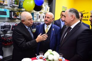 Nihat &Ouml;zdemir Bursa'da a&ccedil;ıklamalarda bulundu