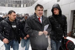 Saakaşvili geceleri ev hapsinde olacak