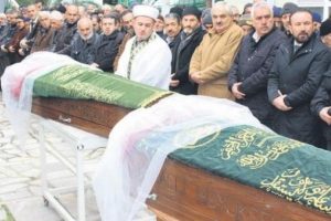 Cenazelerinde g&ouml;zyaşları sel oldu! Gelinlikleriyle uğurlandılar...