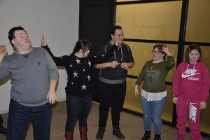 Hayata sanatla tutunuyorlar