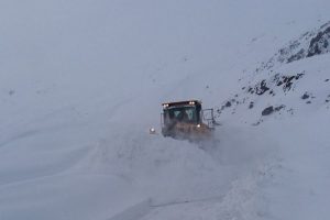 Hakkari'de 6 k&ouml;y, 26 mezra yolu kapandı