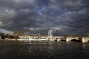 Paris'in sembol&uuml; Seine nehri taştı