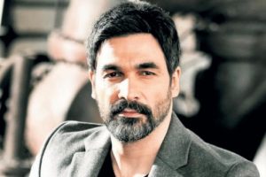 Mehmet&ccedil;ik'ten Uğur Işılak'a jest