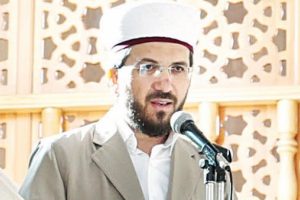 'Kadınlar kot pantolon giymesin' demişti, g&ouml;reve iade edildi