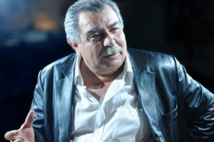 Sağ: Bir d&ouml;nem halkıma ihanet ettim