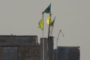 Tel Abyad'a YPG pa&ccedil;avraları asıldı