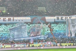 Trabzon'da dikkat &ccedil;eken koreografi!
