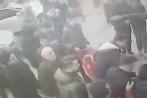 İstanbul'da silahlı saldırı: Mehmet&ccedil;ik'e destek i&ccedil;in y&uuml;r&uuml;yorlardı