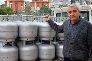 4 bin lira aylıkla &ccedil;alışan bulamıyorlar!