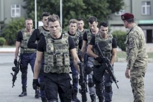 S&ouml;z kadrosuna hangi &uuml;nl&uuml; oyuncu katıldı?