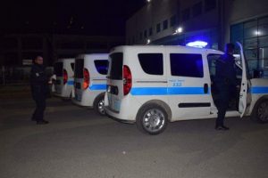 Acil serviste bı&ccedil;aklı kavga: 2 yaralı