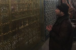 Akay o akademisyen ve sanat&ccedil;ılara tepki g&ouml;sterdi