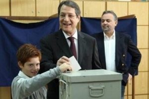 G&uuml;ney Kıbrıs'ta "başkanlık" se&ccedil;imi ikinci tura kaldı