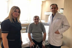 Bursa'da 8 santimetrelik t&uuml;m&ouml;r laparoskopik teknikle alındı