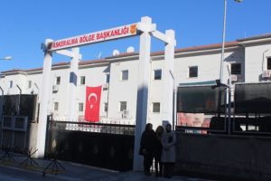 Kadın &ouml;ğretmenler g&ouml;n&uuml;ll&uuml; askerlik i&ccedil;in başvurdu